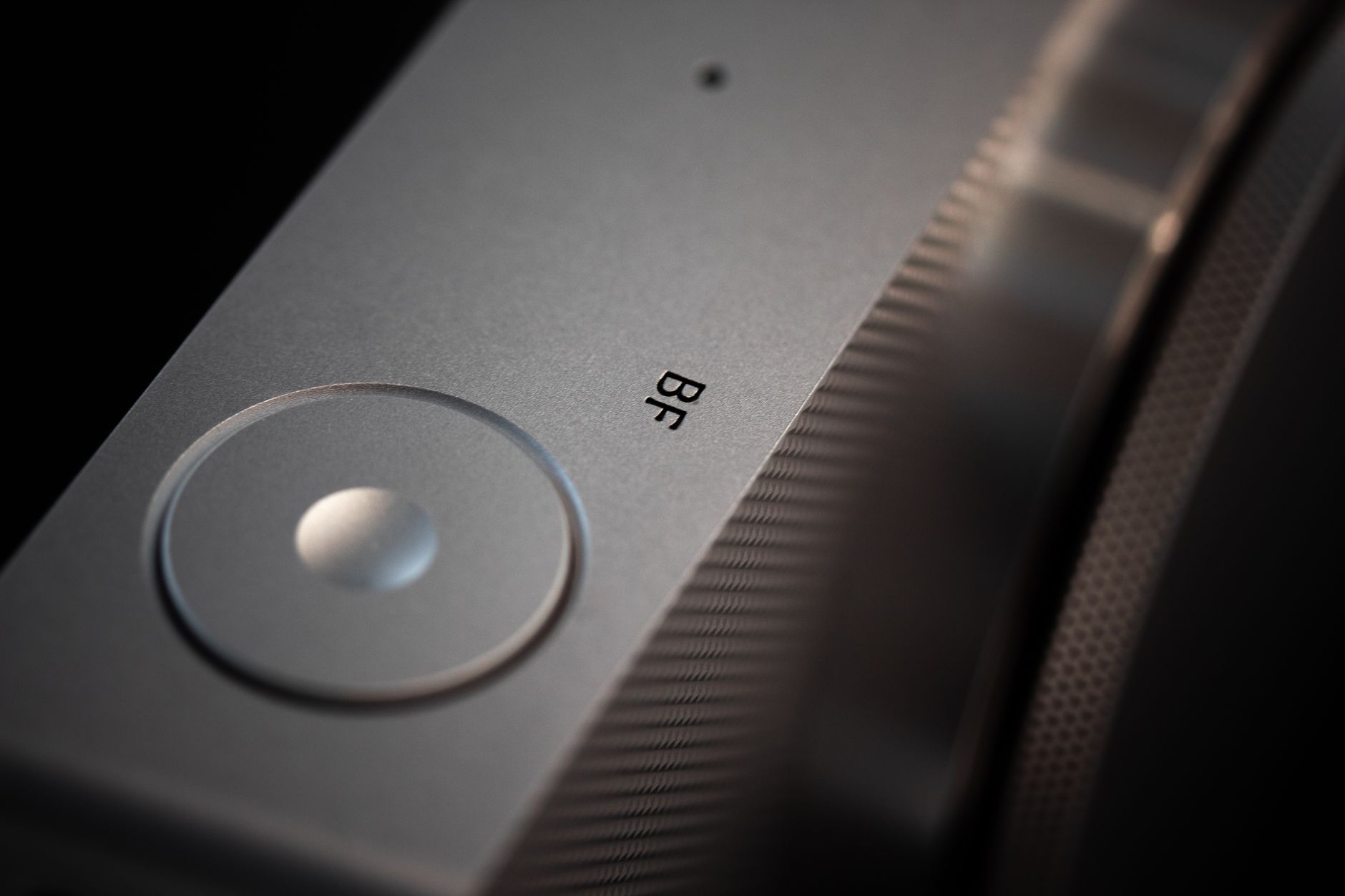 focusrite scarlett 2i2 4th gen front panel knobs close-up