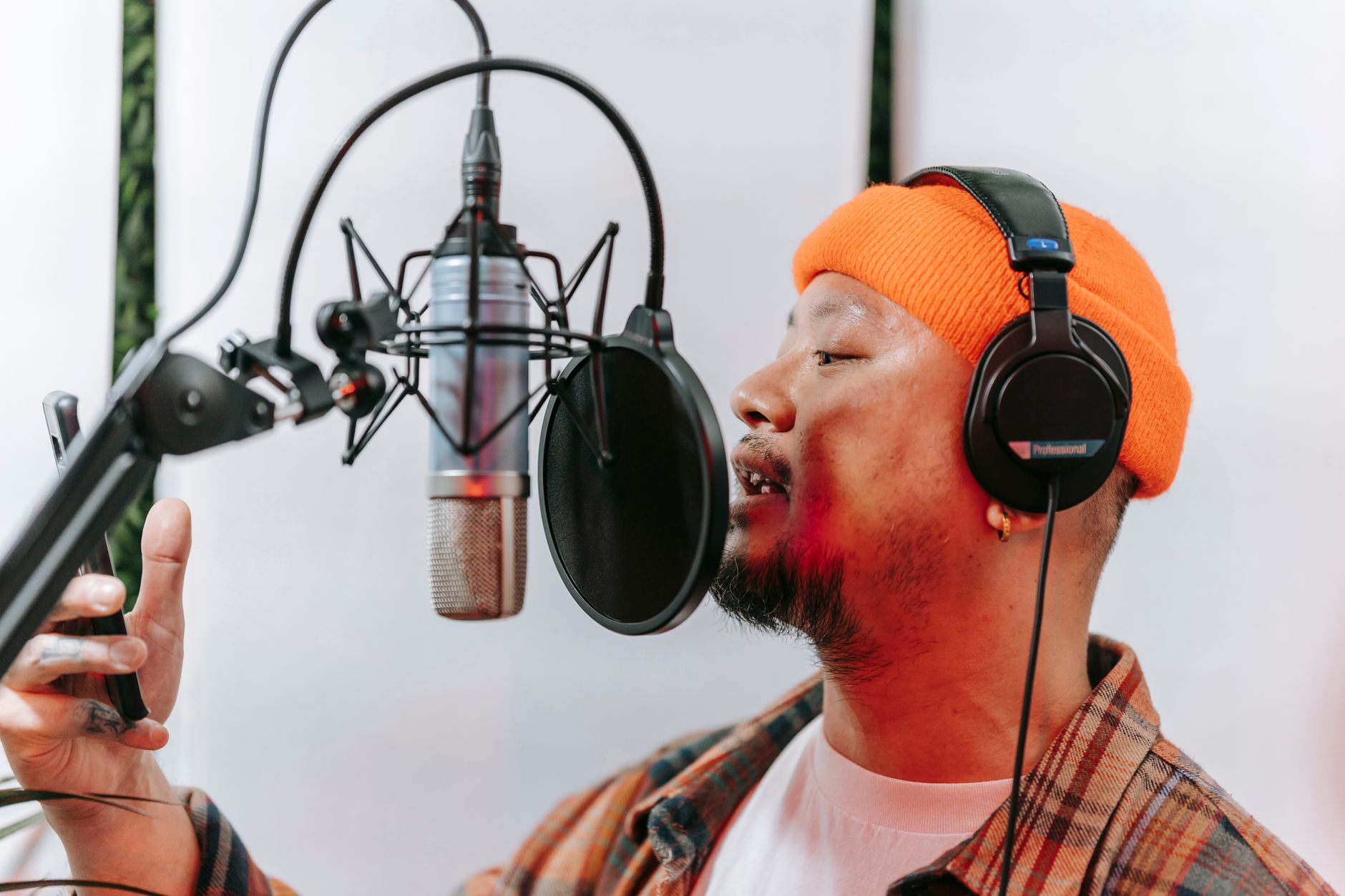 dynamic microphone vs condenser microphone comparison