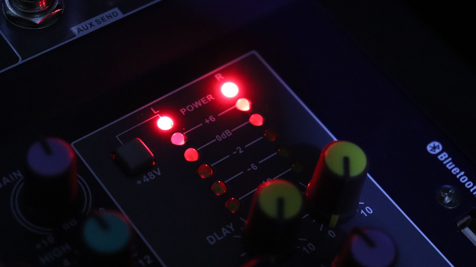 audio interface knobs close-up scarlett