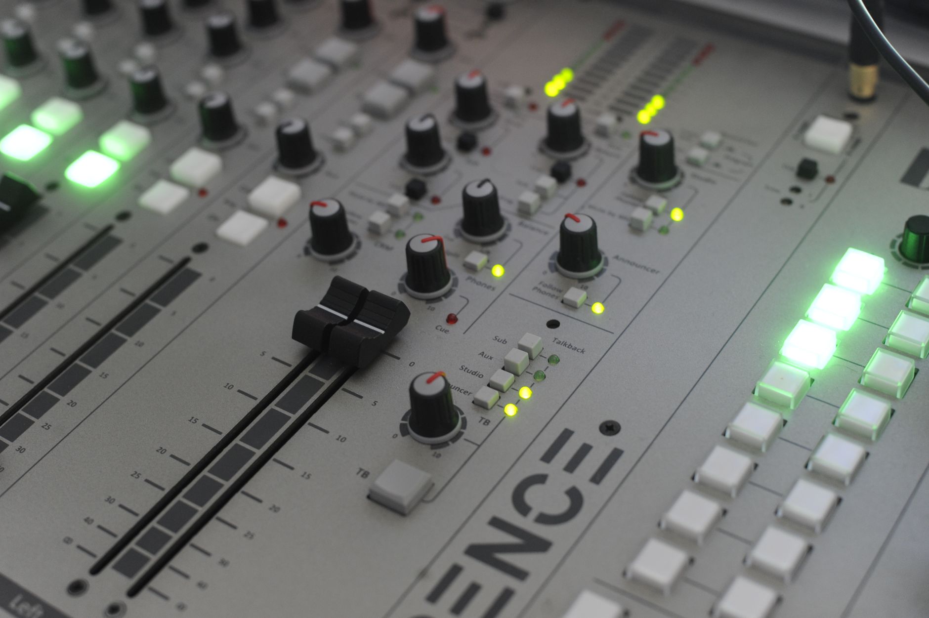 electric guitar recording direct input DI box on desk
