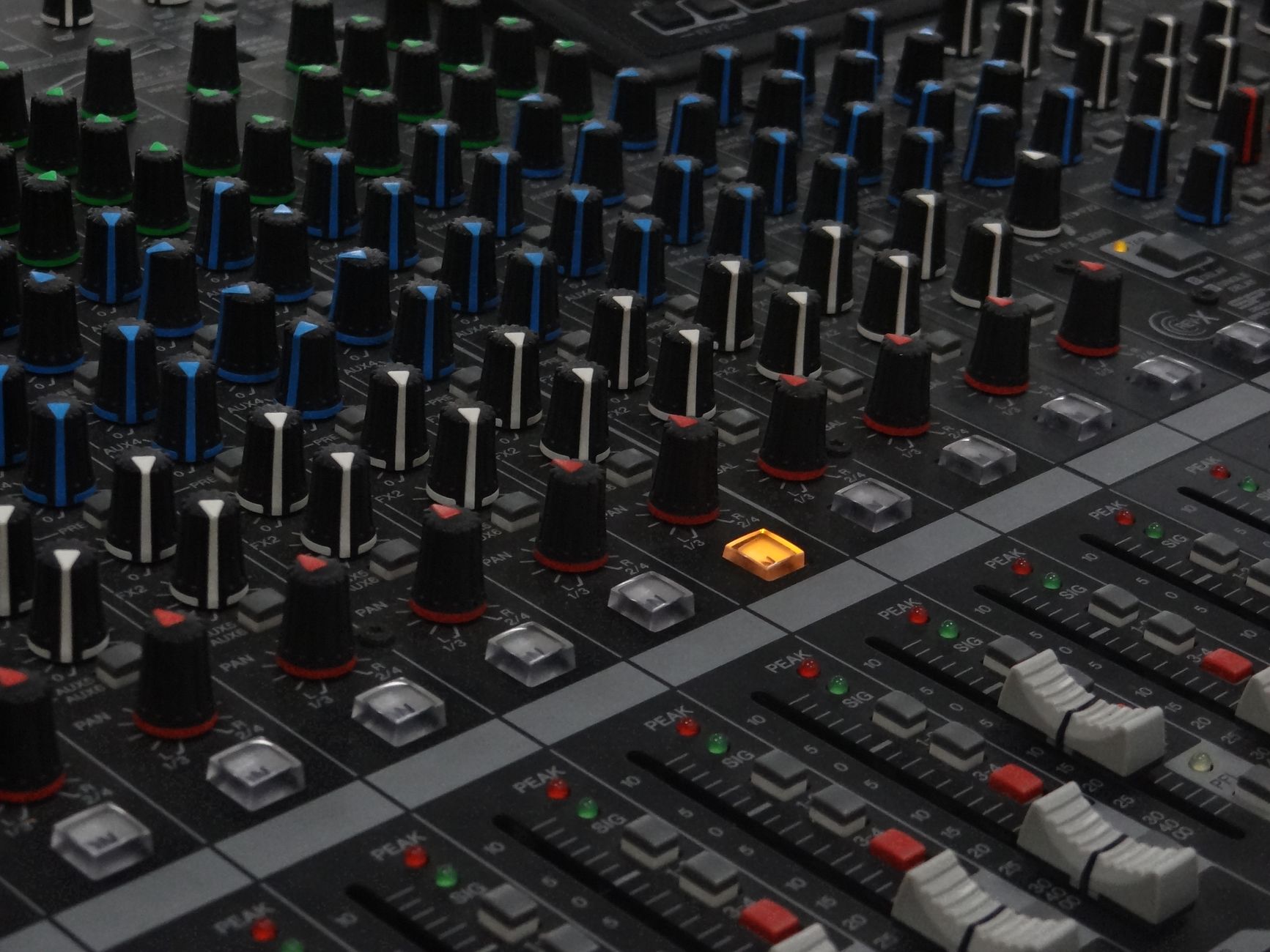 audio interface gain knob recording level meter