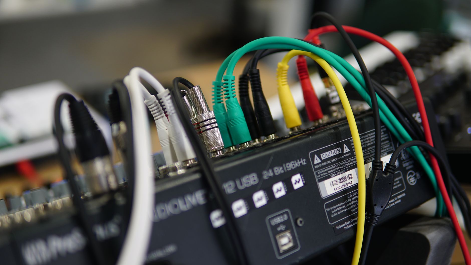 guitar DI box into audio interface signal chain