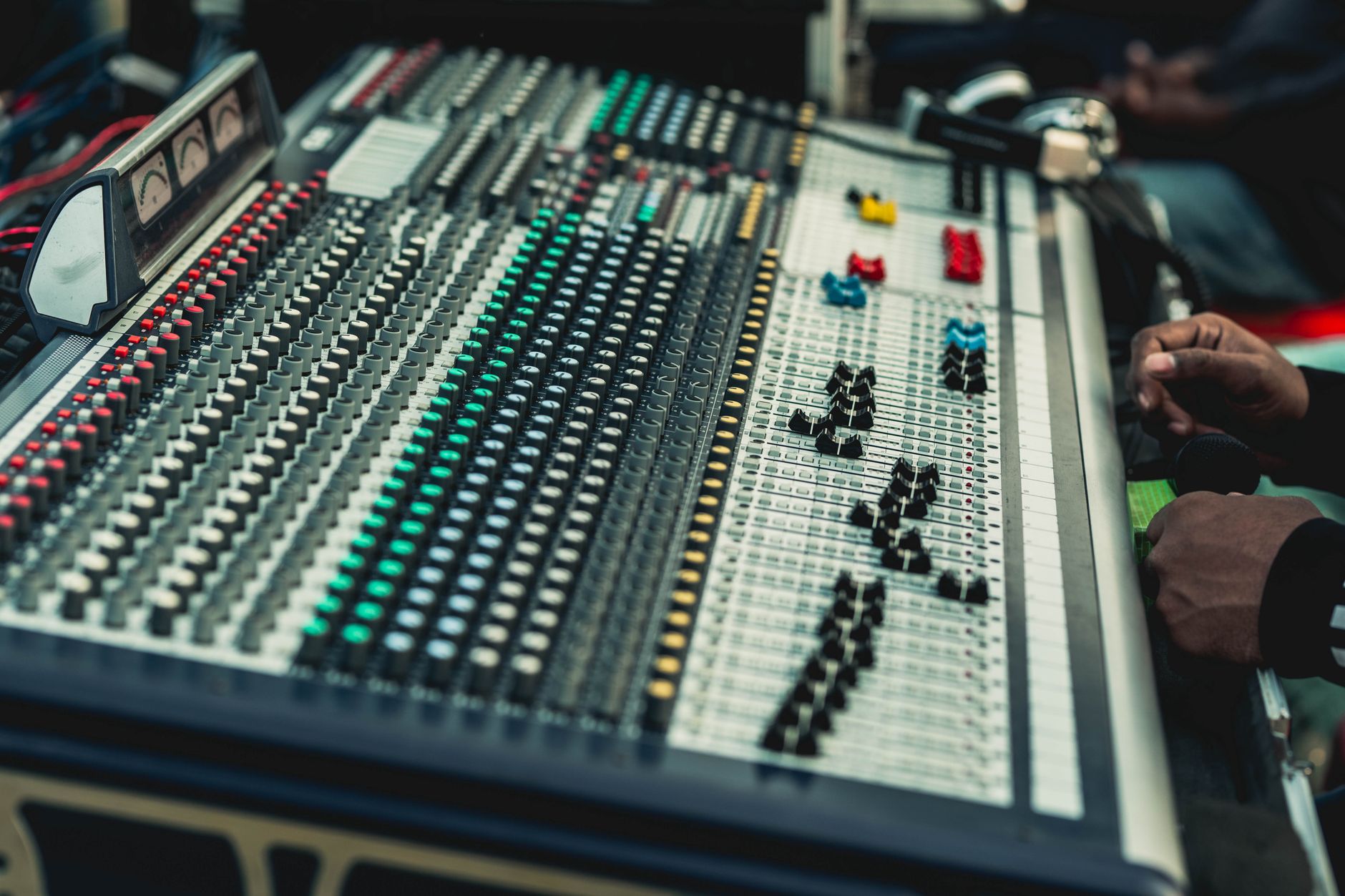 audio interface and studio monitors home recording desk