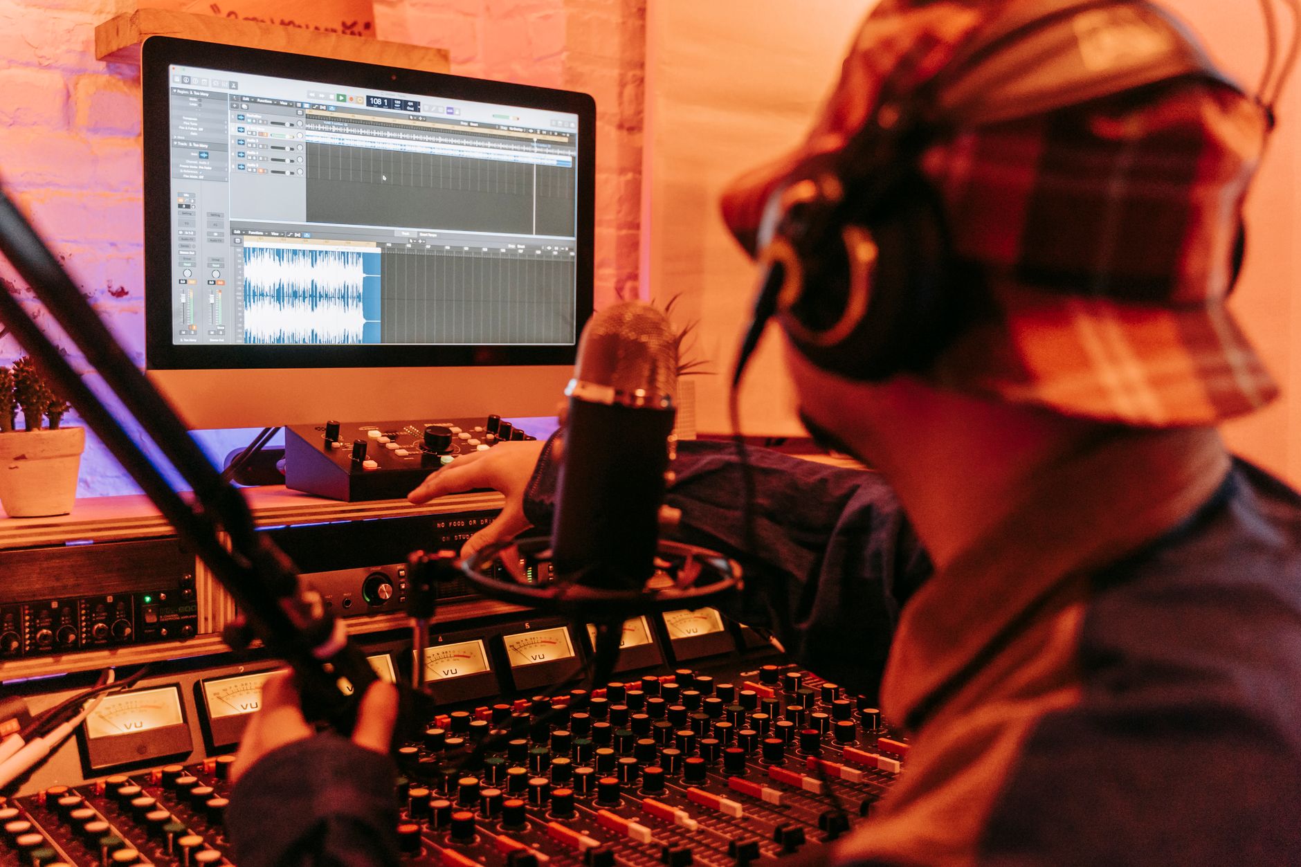 Universal Audio Volt 2 vs Focusrite Scarlett 2i2: ¿Cuál gana?
