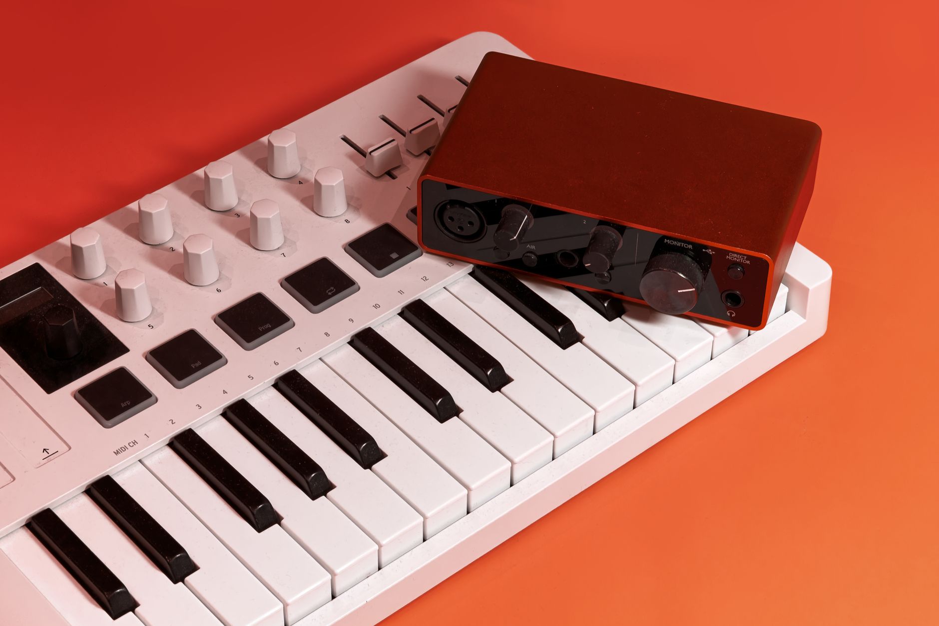 focusrite scarlett solo audio interface close-up