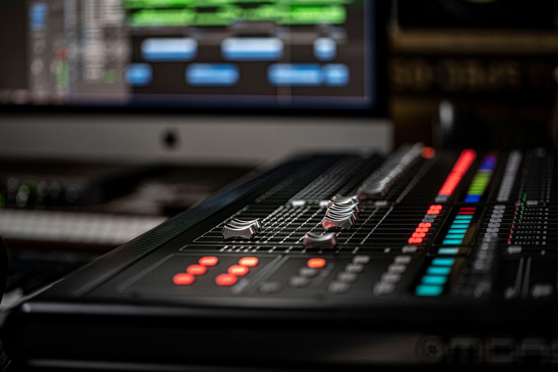 audio interface connected to laptop home studio